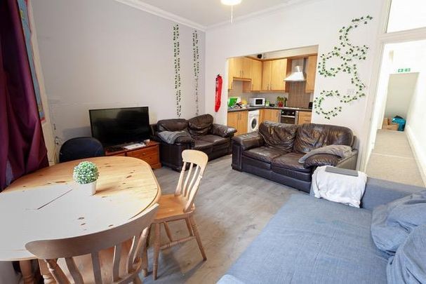 5 bedroom private hall to rent - Photo 1