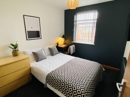 4 bedroom terraced house to rent - Photo 5