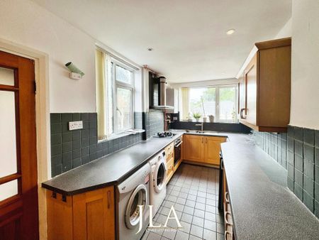 4 bedroom semi-detached house to rent - Photo 4