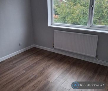 3 bedroom end of terrace house to rent - Photo 4