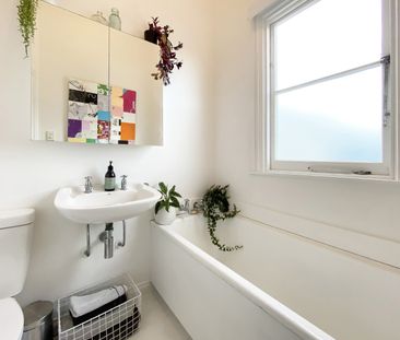 Welcome home to 16 Saint Mary Street - Photo 3