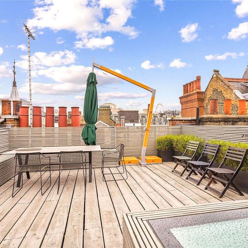 A remarkable three bedroom apartment situated in the heart of Covent Garden. - Photo 1