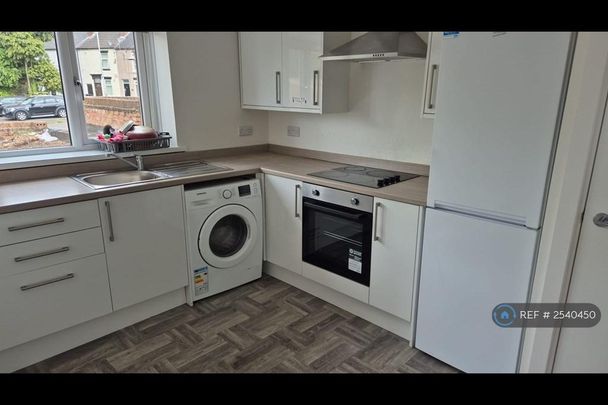 1 bedroom in a flat share to rent - Photo 1