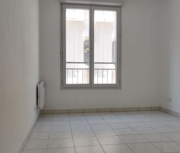 Appartement 4 pièces 93m2 MARSEILLE 3EME 1 235 euros - Photo 3