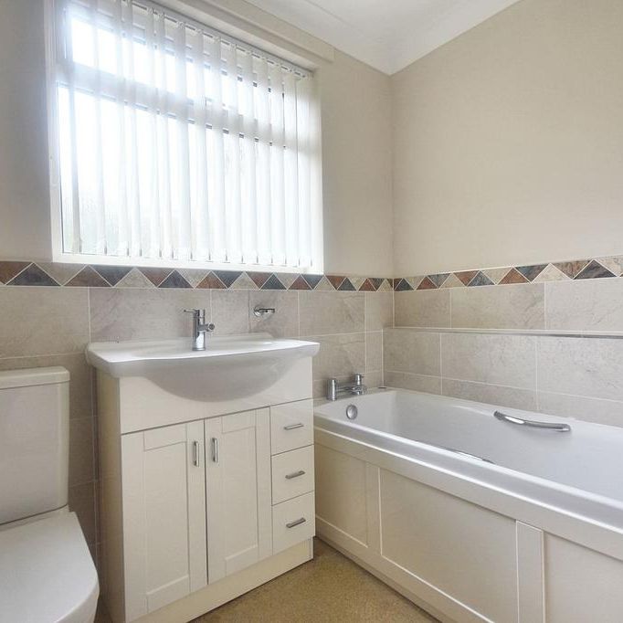 3 bedroom detached bungalow to rent - Photo 1