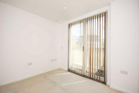 3 bedroom flat to rent - Photo 4
