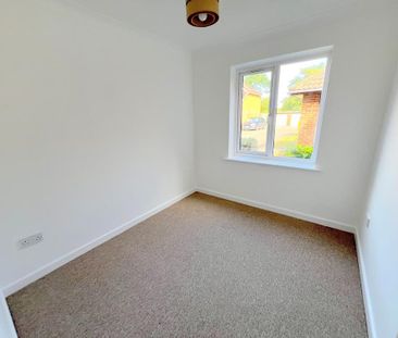 2 bedroom ground floor flat to rent - Photo 3