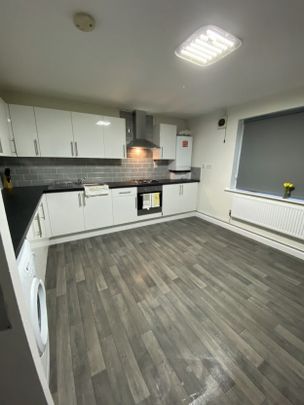 6 bed Apartment for Rent - Photo 1