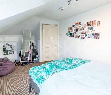 3 Bedroom, 1 bath, 1 reception Flat - Photo 1