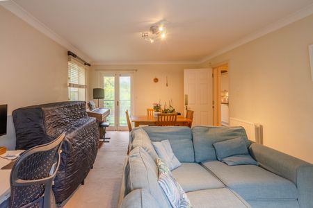 2 Bed Flat, Beaumont Court, SW19 - Photo 3