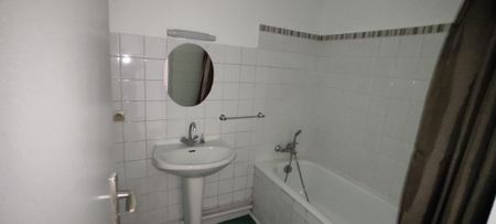Location Appartement 3 pièces 76m² ARGENTON SUR CREUSE 36200 - Photo 3