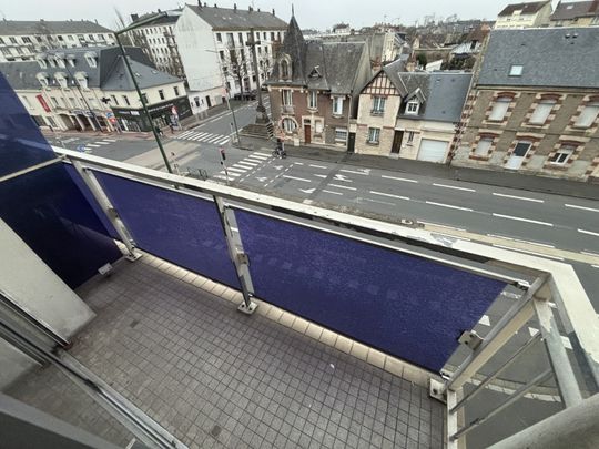 CAEN RIVE DROITE AGREABLE APPARTEMENT DE 1 PIECES DE 30M2 AVEC BALCON ET CAVE LIBRE 05/05/2025 - Photo 1