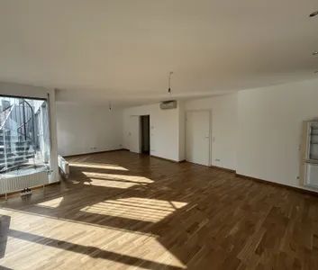 Großzügige Dachterrasse in zentraler Lage - Photo 2