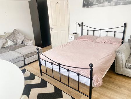 Room in a Shared Flat, Portland Road, BN3 - Photo 4