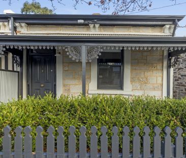 Charming and Convenient Two Bedroom Stone Cottage Close to the City - Photo 2