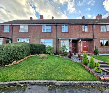 3 bedroom mid terrace to let - Photo 2