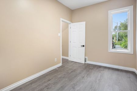 For Lease - 256 Park Park Unit# 1, Vanier and Kingsview Park, Ontario - Photo 2