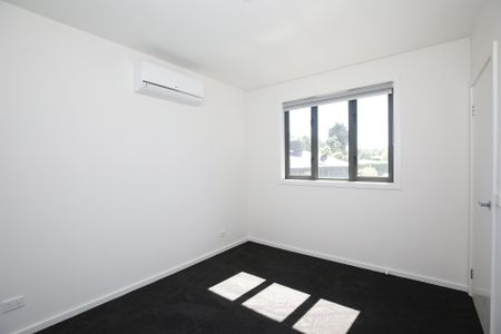 2/111 Willow Bend, Bulleen - Photo 3