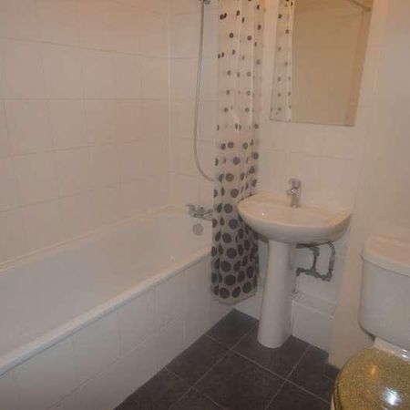 Ravenscroft, Garston, WD25 - Photo 3