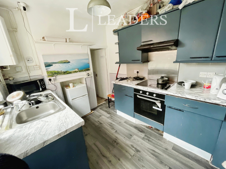 1 bedroom in a house share to rent - Photo 2
