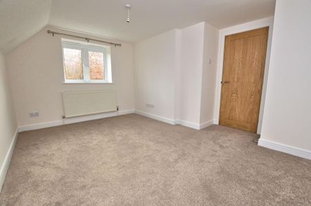 3 bedroom link detached house to rent - Photo 3