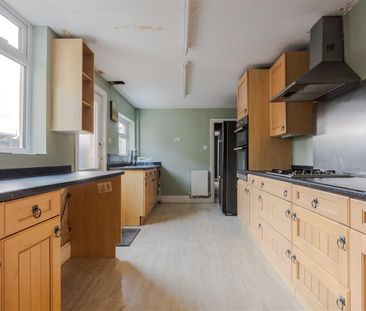 To Let 4 Bed House - Semi-Detached - Photo 4