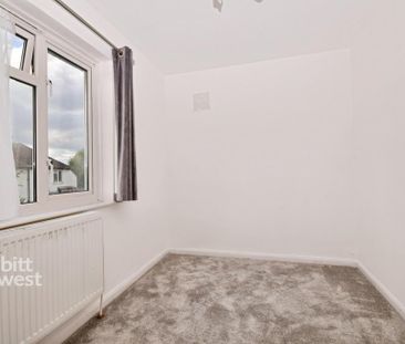 3 bedroom end of terrace house to rent - Photo 2
