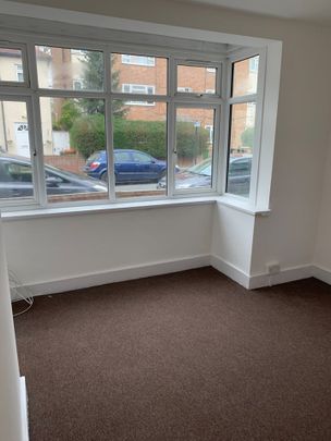 3 Bed Terraced House, Grantham Road, E12 - Photo 1