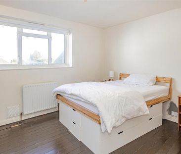 3 bedroom flat to rent - Photo 6