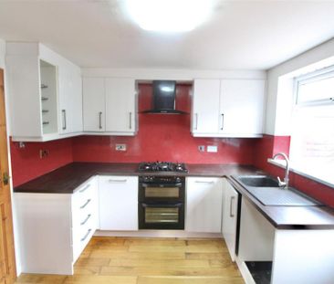 2 bedroom terraced house to rent - Photo 4