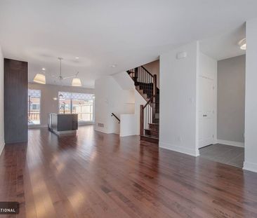 Splendid townhouse for rent in Pointe-Claire | Accès International - Photo 1