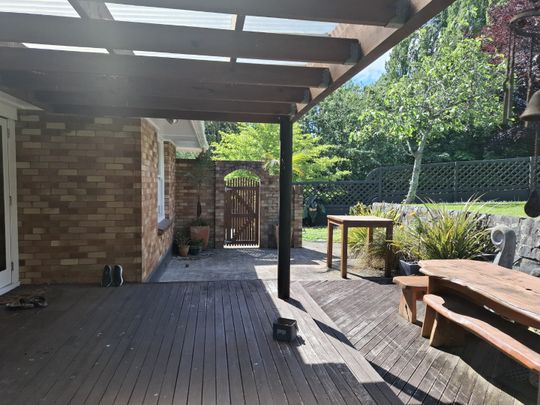 Spacious 4 Bedroom plus Family Home in Prime Location This stunning 4 bedroom, 3 bathroom home is the perfect blend of comfort and convenience, offering plenty of space for your family to grow and enjoy. - Photo 1