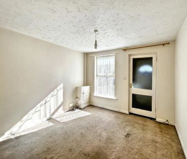 Charming 3 Bedroom Mid-Terraced Home in Kessingland – Neutral Decor... - Photo 5