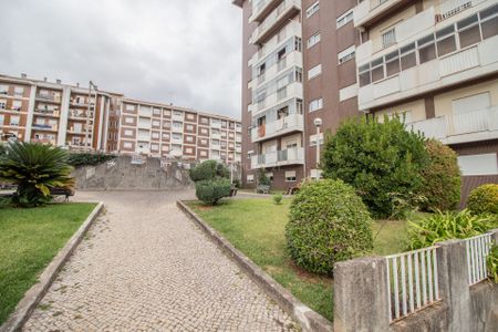 Apartamento T2 em remodelação para Arrendamento em Localização Central – Coimbra, Vale das Flores - Photo 2