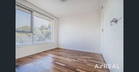Stylish & Private 1-Bedroom unit in the Heart of Murrumbeena - Photo 4