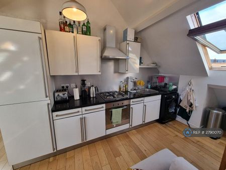 2 bedroom flat to rent - Photo 2