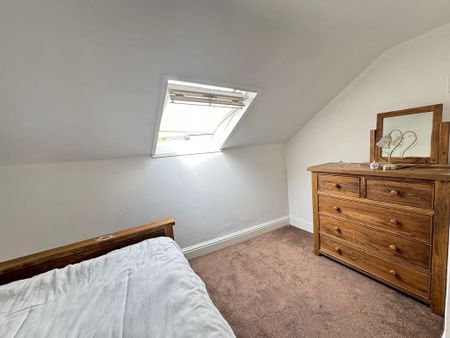 3 bedroom flat to rent - Photo 3