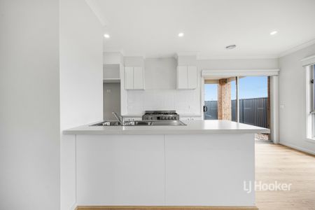 35 Portulaca Avenue, Manor Lakes VIC, Belconnen - Photo 5