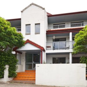 Top floor one bedroom apartment in the sought after Allen Estate. - Photo 3