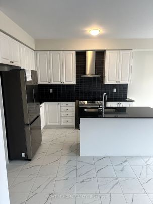 Detached Home For Lease | X8042364 - Photo 1