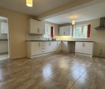 2 bedroom semi-detached bungalow to rent - Photo 5