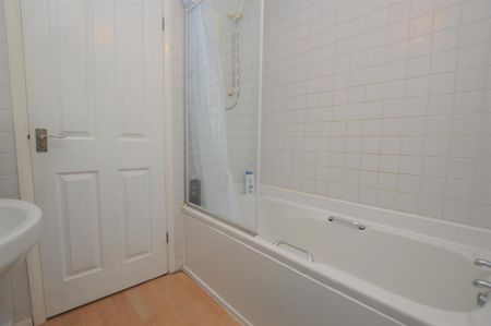 2 bedroom House To Let - Photo 3