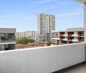 Spacious 1 Bedroom with Generous Sized Bedroom and Extra Large Park... - Photo 5