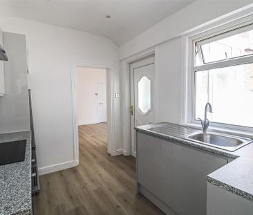 3 bedroom semi-detached house to rent - Photo 6