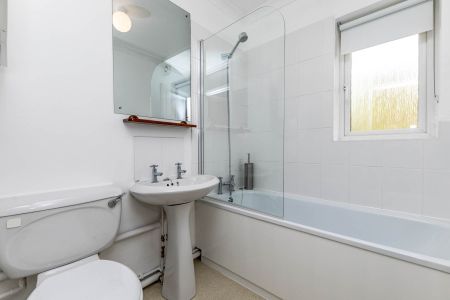 1 bedroom apartment to rent St. Catherines Court, 83 Eastwood Road, Guildford, GU5 - Photo 4