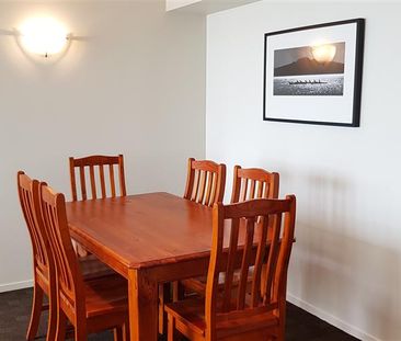 CITY CENTRE - 2 Bedroom Apartment with View and Carpark - Photo 3