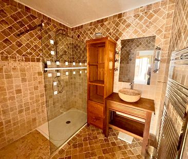 NIMES - APPARTEMENT P2 DE 45 M2 AVEC LOGGIA, BALCON + PARKING EN SS... - Photo 2