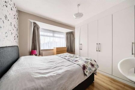 Beverley Drive, Edgware, HA8 - Photo 3
