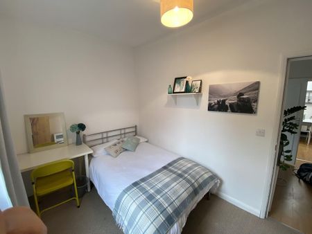 1 bedroom in a house share to rent - Photo 3