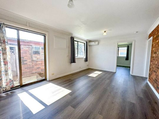 Neat & Tidy 3 Bedroom House! Close To Doonside Station! - Photo 1